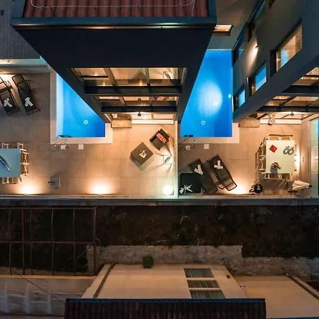 Casa Rebel Willa *